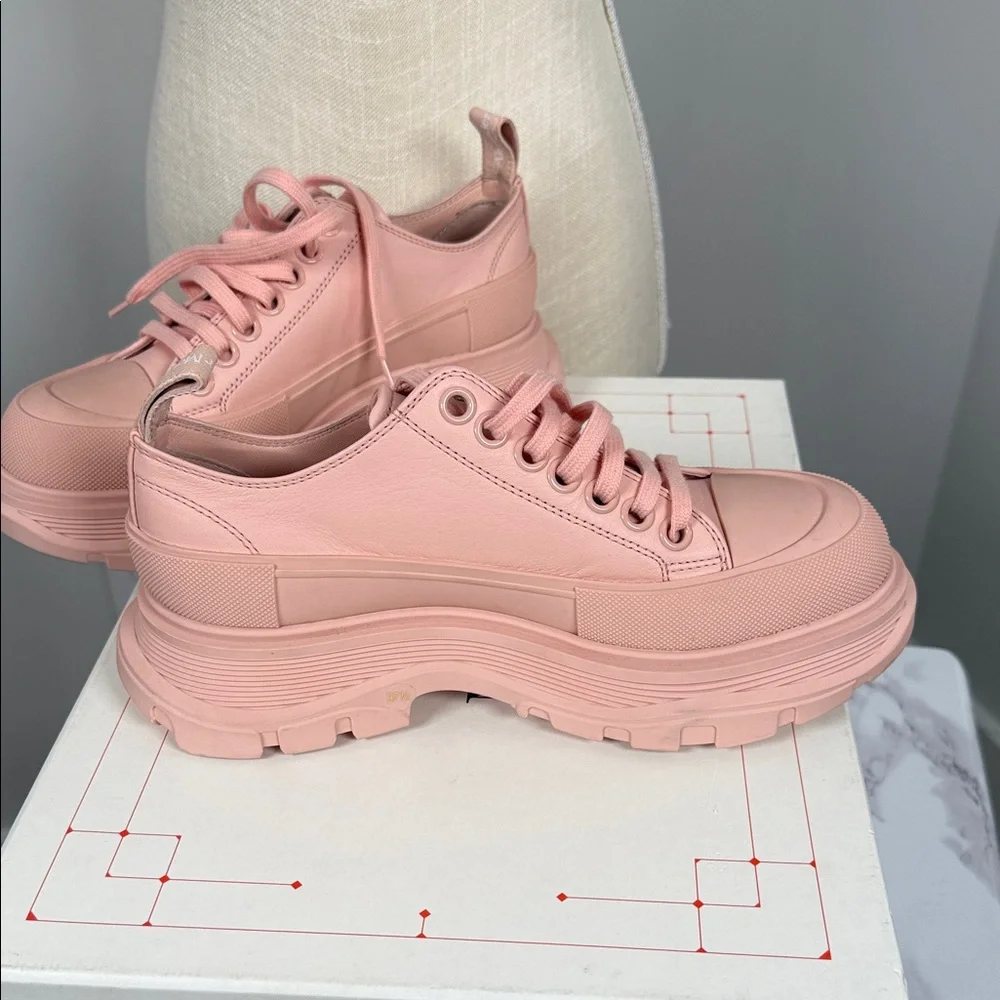 LIKE NEW Alexander McQueen Women's Blush Sneakers - Picture 4 of 11